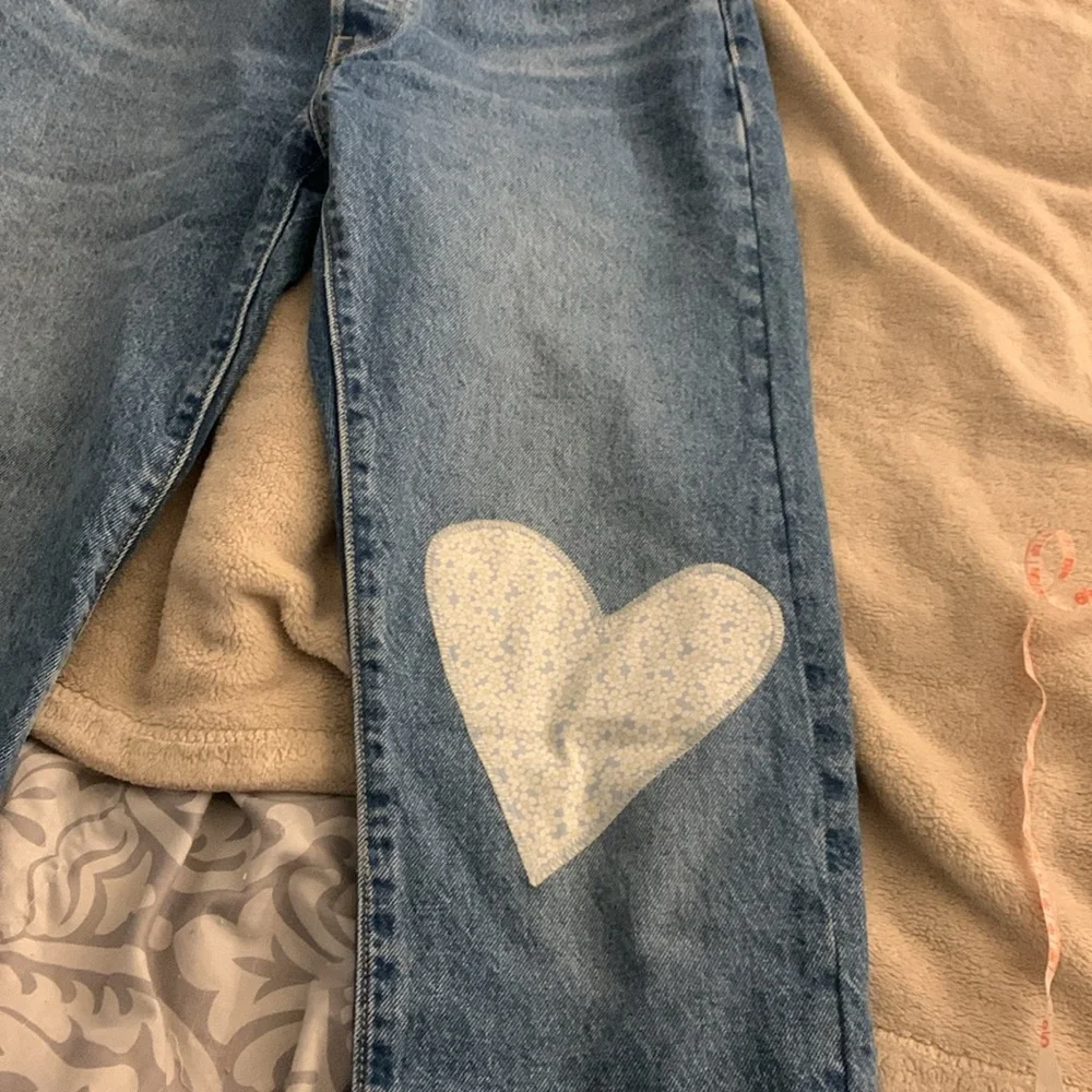 Levi’s 501 heart patch jeans, size 27, tts, like new! - Picture 2 of 12